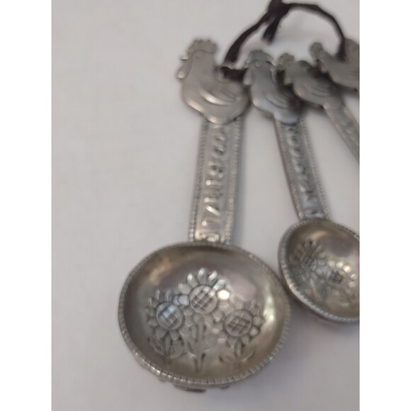 Ganz Measuring Spoons Rooster Chickens Sunflowers Embossed Metal Set of 4 - Picture 5 of 7
